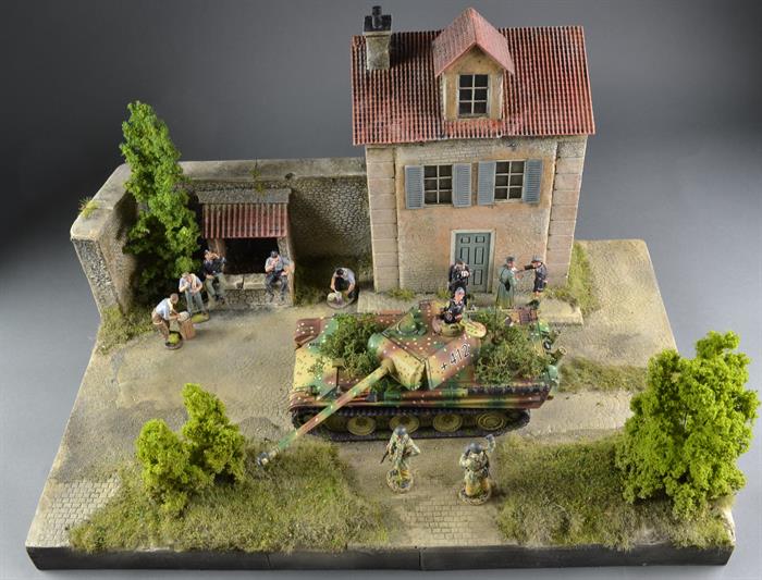  French house with well - Diorama