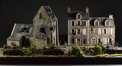 Carentan, bombet kirke og Cafe Di Normandie - Diorama