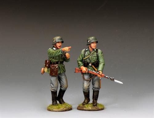 Wehrmacht junior officer and a Wehrmacht infantryman