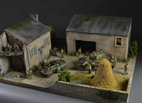 Gård m/ stuehus og lade - diorama 