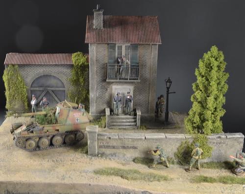 Fransk hus med lade - diorama