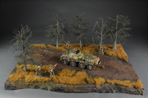 Straße durch Winter-/Vorfrühlingsgelände - Diorama