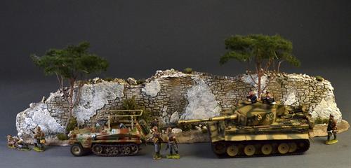 Europäische Stadt mit Kirchtürmen und Kopfsteinpflasterstraße – Diorama