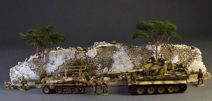 Europäische Stadt mit Kirchtürmen und Kopfsteinpflasterstraße – Diorama